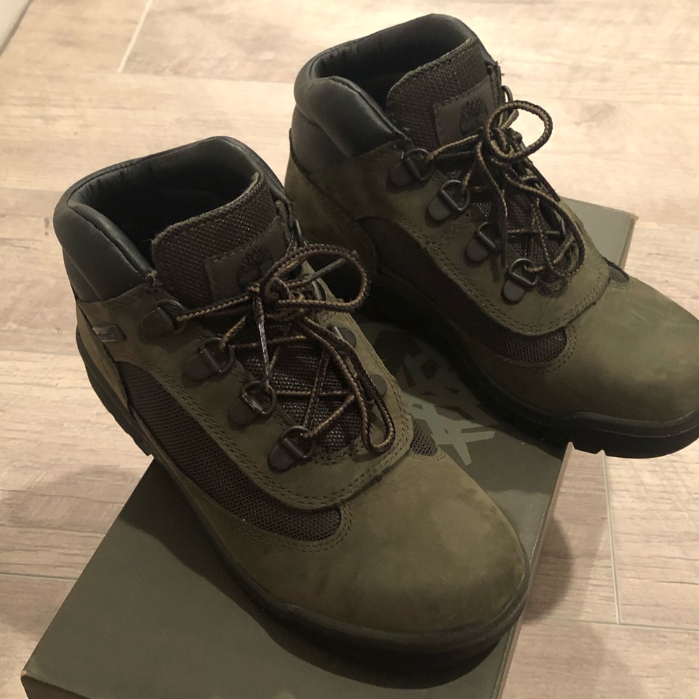 Dark green timberlands- Field boot size 2.5 youth